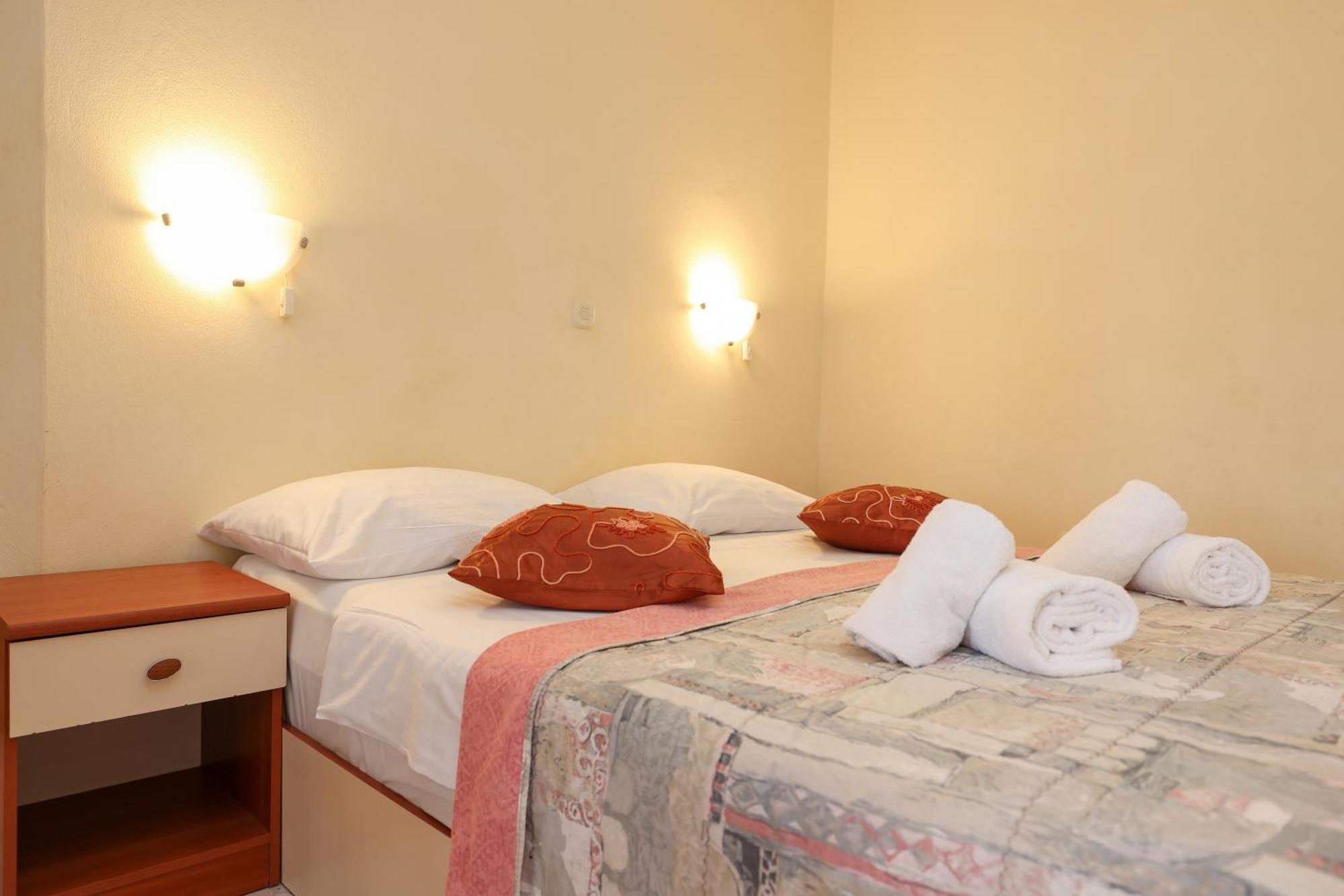 Beachfront Apartments Jermen Sukošan 外观 照片